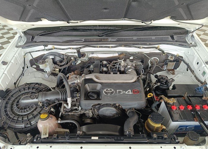 2005 TOYOTA HILUX SINGLE CAB 2WD MT - Image 6