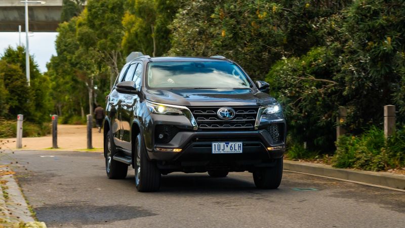 2022 Toyota Fortuner - Image 2