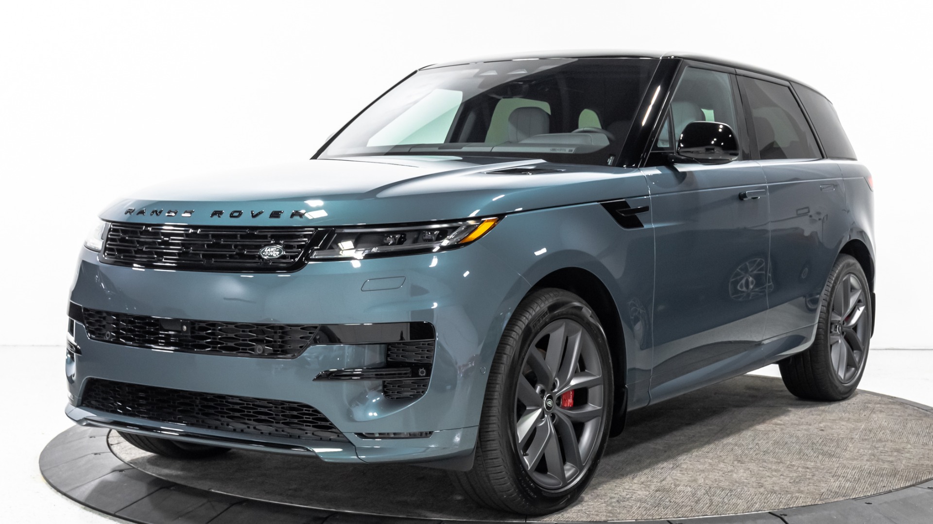 2023 Land Rover Range Rover P400 SE - Image 2